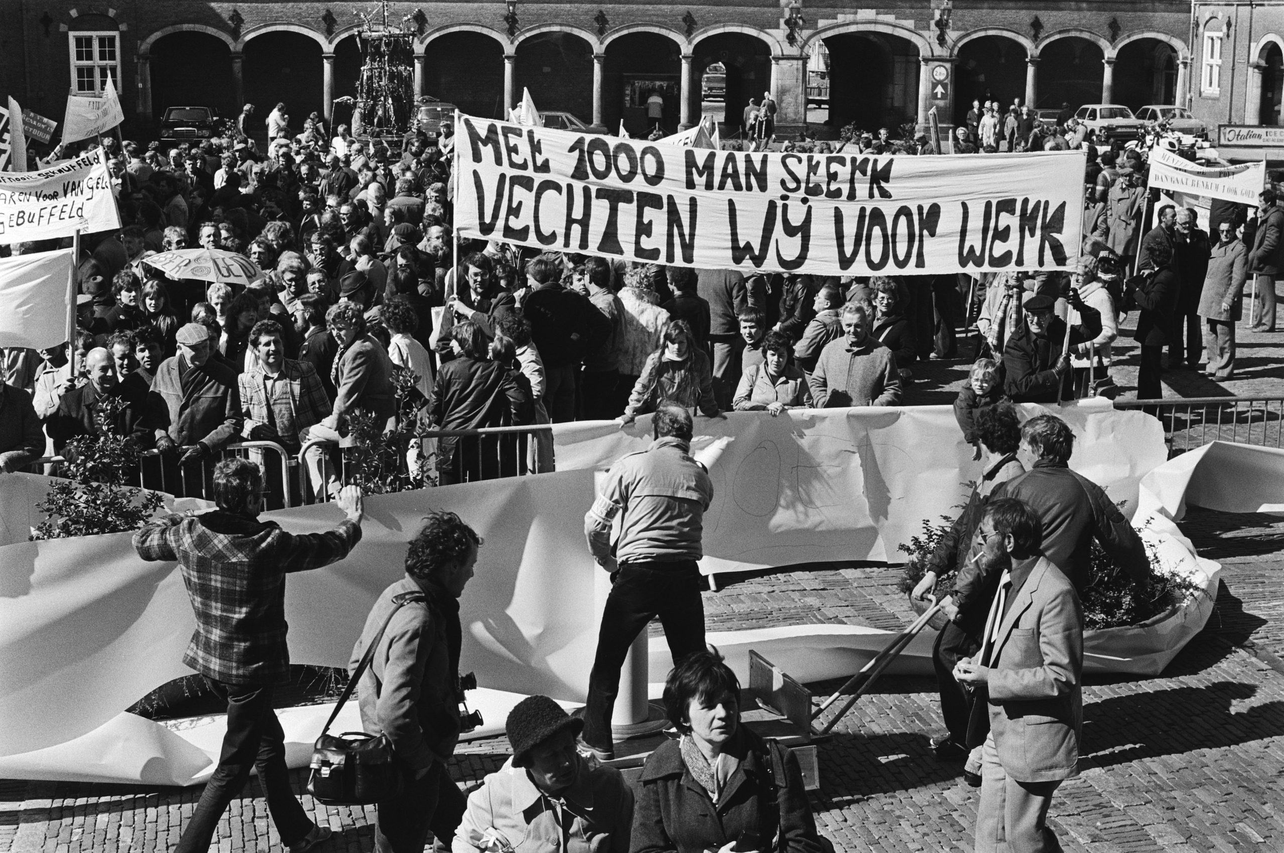 Werknemers van Van Gelder Papier in actie tegen sluiting, 23 april 1981 | Foto: Nationaal Archief