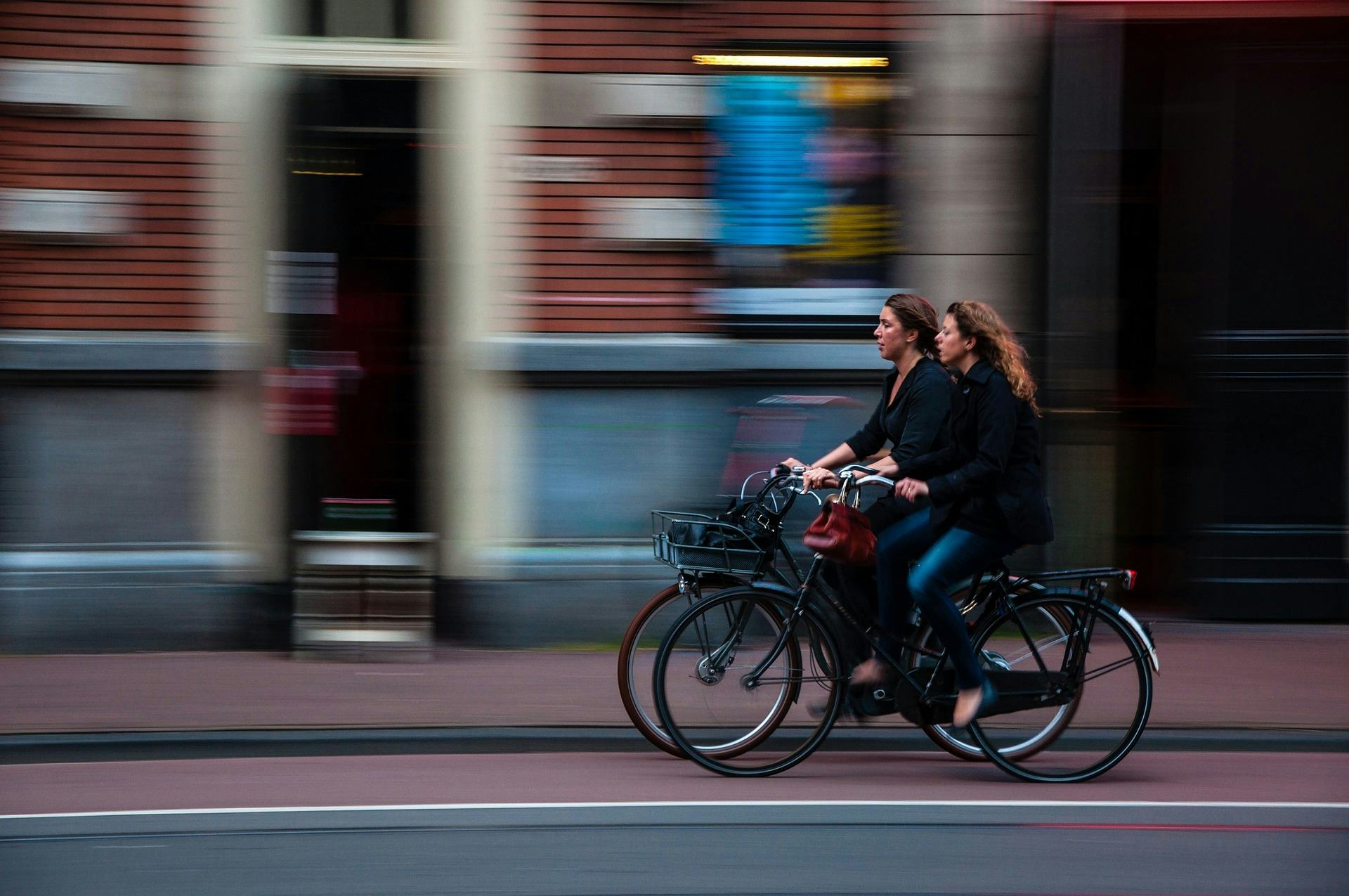 De regels voor een auto en fiets van de zaak