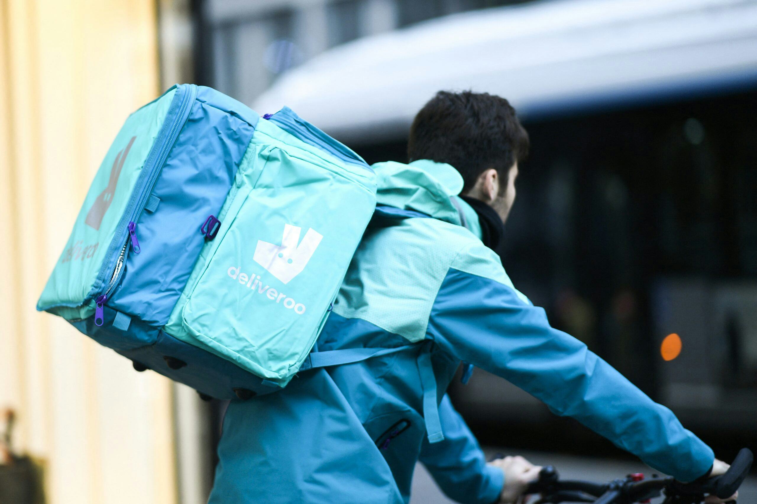 Waren bezorgers van Deliveroo werknemers of zelfstandigen? (foto ANP, Victor Joly)