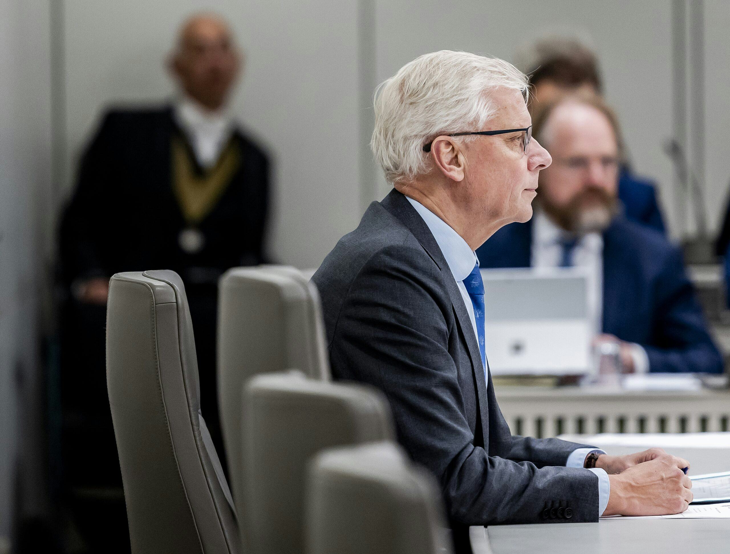 DEN HAAG - Marnix van Rij, demissionair staatssecretaris Fiscaliteit en Belastingdienst,  in de Eerste Kamer voorafgaand aan het debat over de wet verhoging minimumloon. ANP REMKO DE WAAL