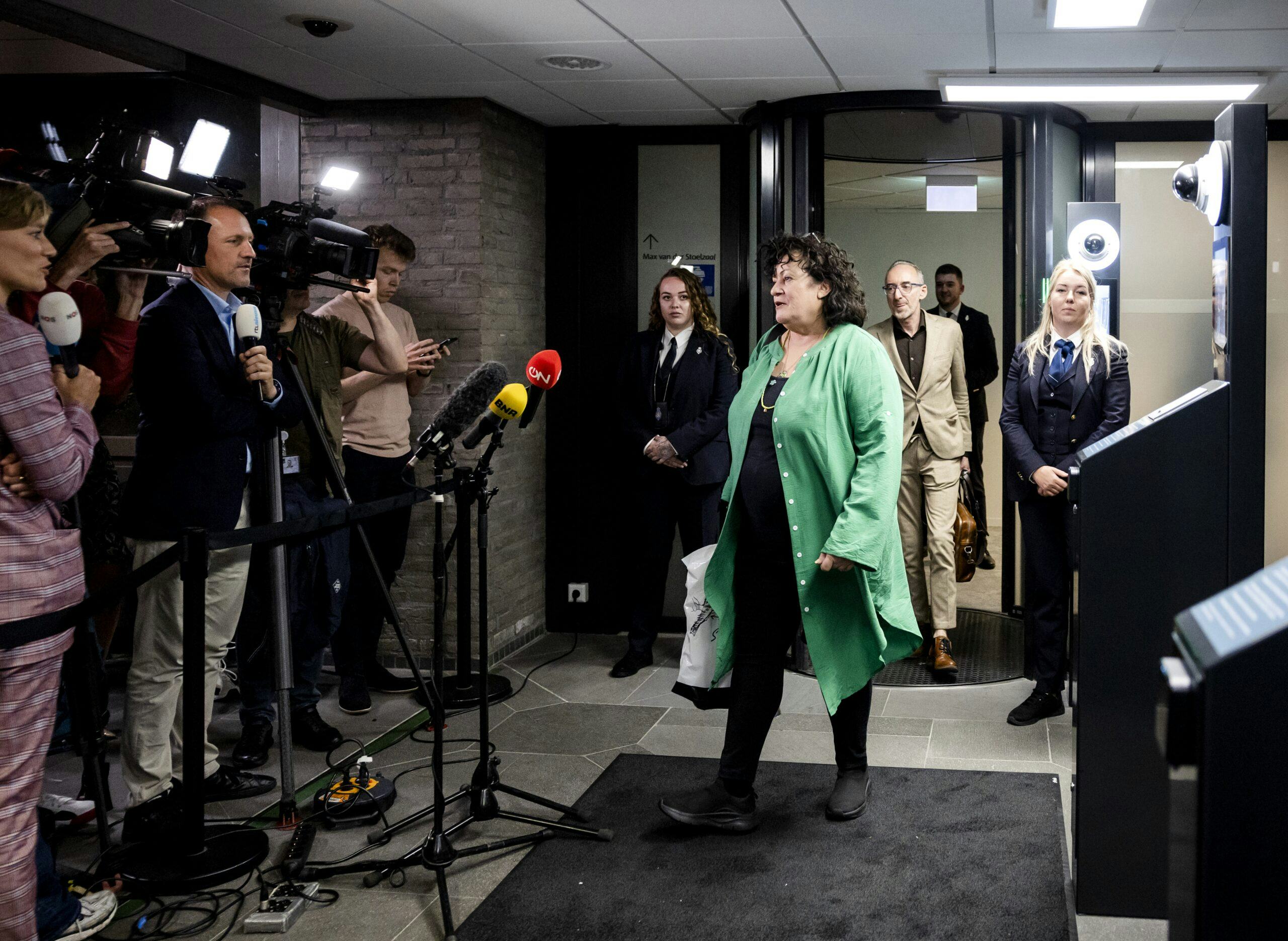 Caroline van der Plas (BBB) en Henk Vermeer (BBB) na afloop van een laatste overleg over de kabinetsformatie. PVV, VVD, NSC en BBB hebben een definitief akkoord gesloten voor het vormen van een rechts kabinet (foto: ANP, Sem van der Wal).