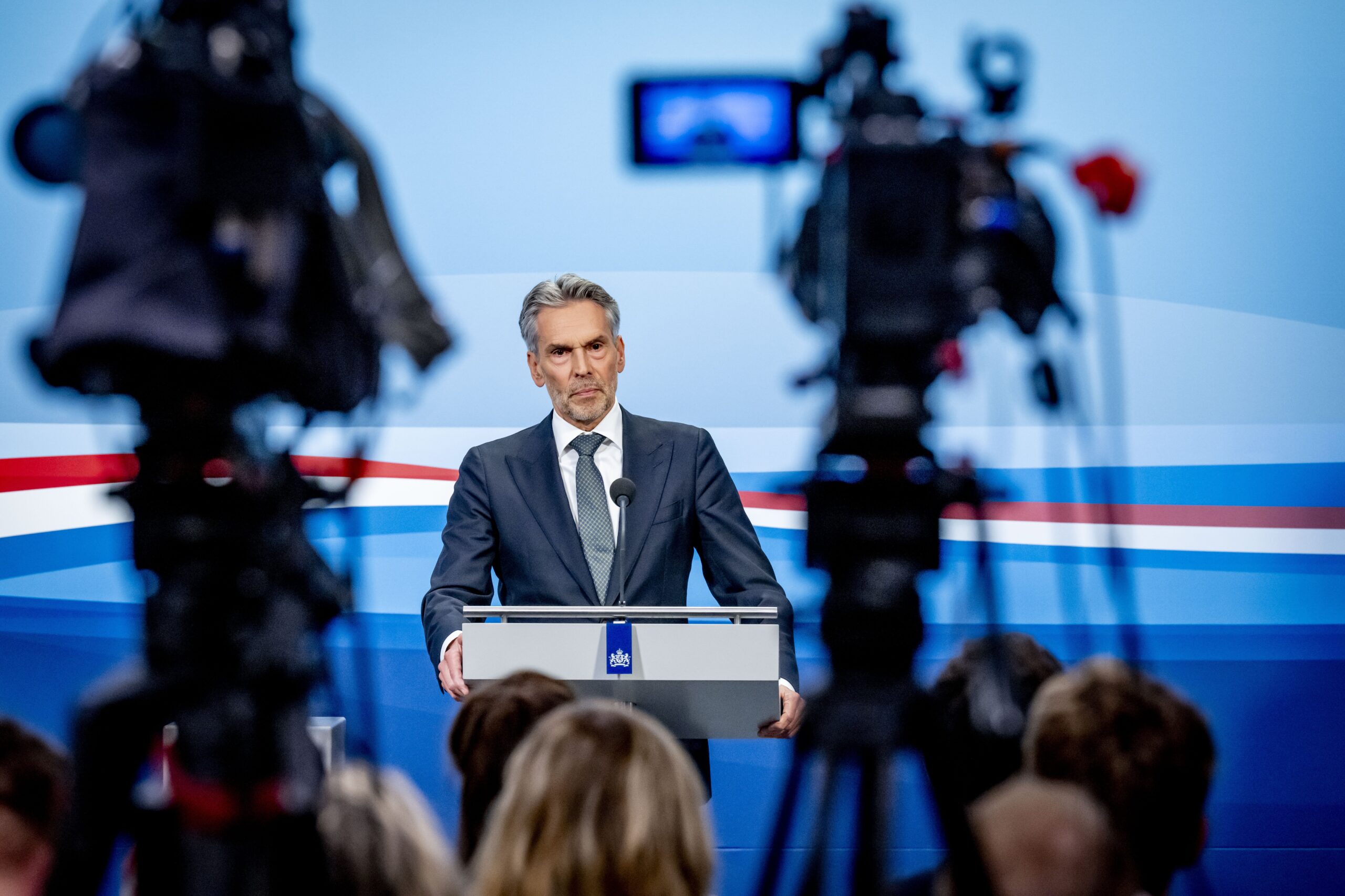 DEN HAAG - Premier Schoof tijdens een persconferentie om het regeerprogramma te presenteren samen met vice-premiers Mona Keijzer (BBB), Sophie Hermans (VVD), Fleur Agema (PVV) en Eddy van Hijum (NSC) In het regeerprogramma is te lezen zijn hoe die voorstellen van PVV, VVD, NSC en BBB concreet zullen worden aangepakt. ANP / Hollandse Hoogte / Robin Utrecht
