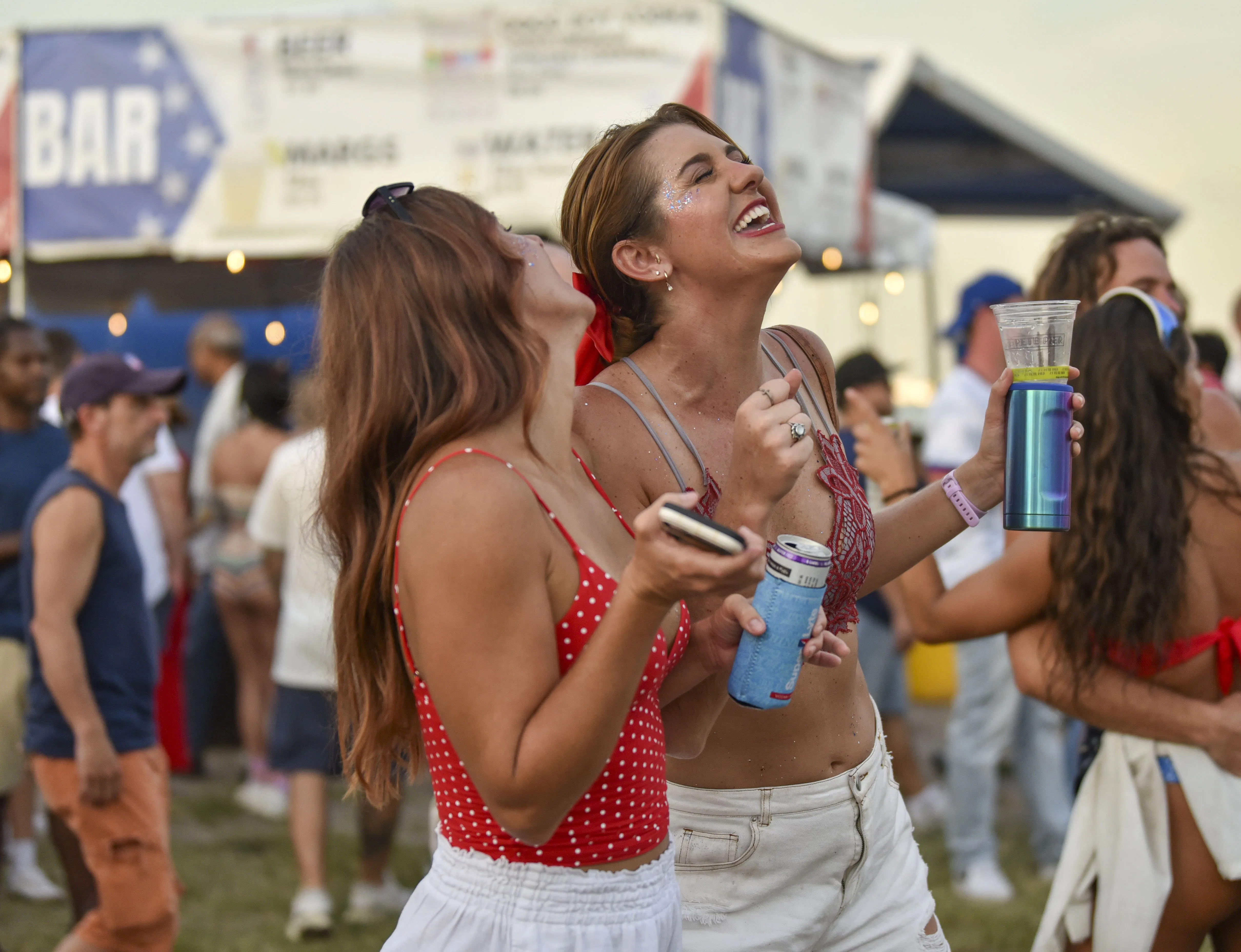July 4, 2026, St. Petersburg, Florida, USA: Danielle Kroen, 33, of St. Petersburg sings along to the band with her friend Regan McGuire, 31, of St. Petersburg during the America 250 Fourth of July celebration at the St. Pete Pier on Saturday, July 4, 2026, in St. Petersburg. (Credit Image: © Hannah Walls/Tampa Bay Times via ZUMA Press Wire