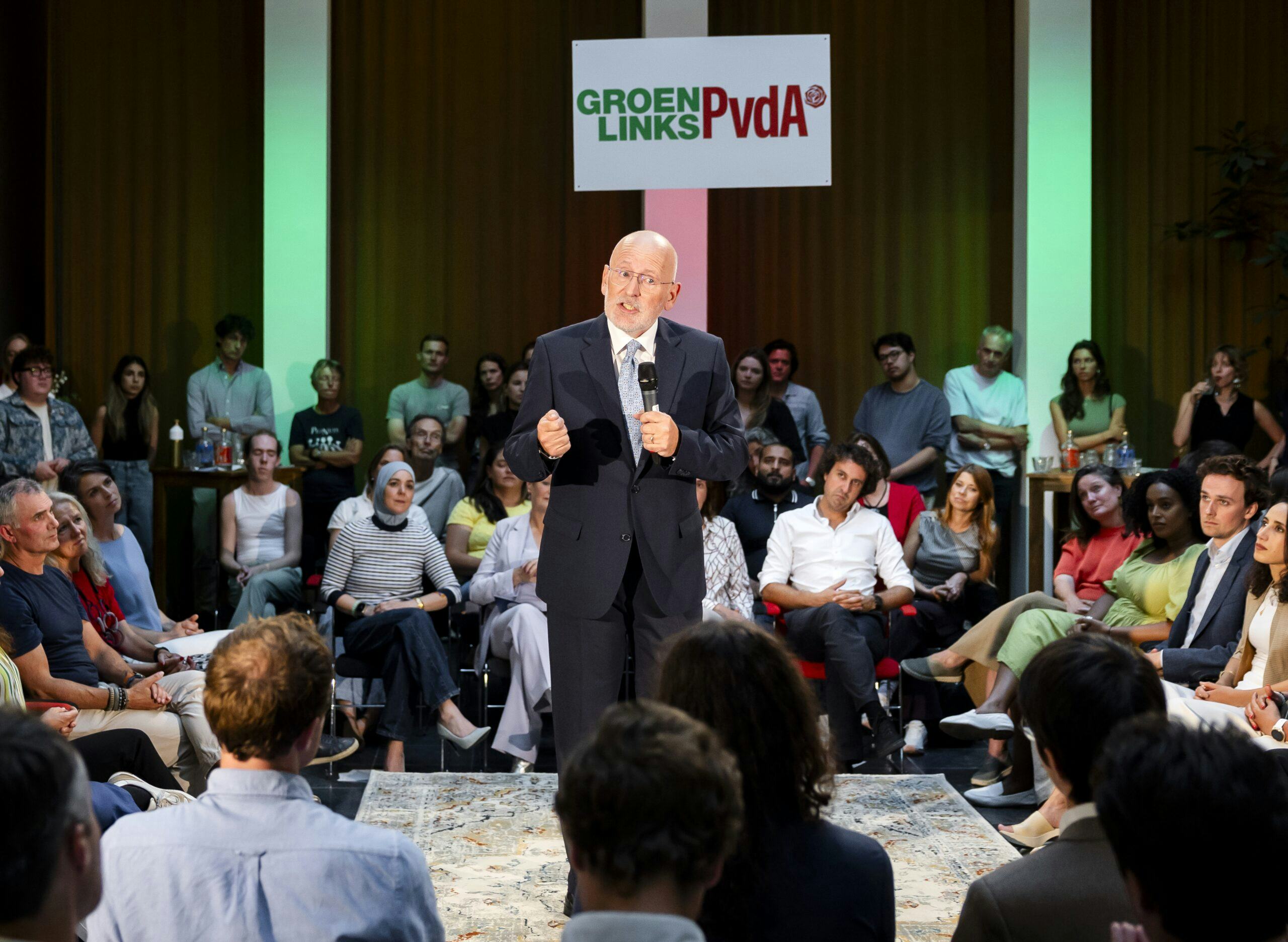 DEN HAAG - Frans Timmermans (GroenLinks-PvdA) tijdens de presentatie van het concept-verkiezingsprogramma voor GroenLinks-PvdA. De partijen doen in samenwerkingsverband mee aan de Tweede Kamerverkiezingen. ANP REMKO DE WAAL