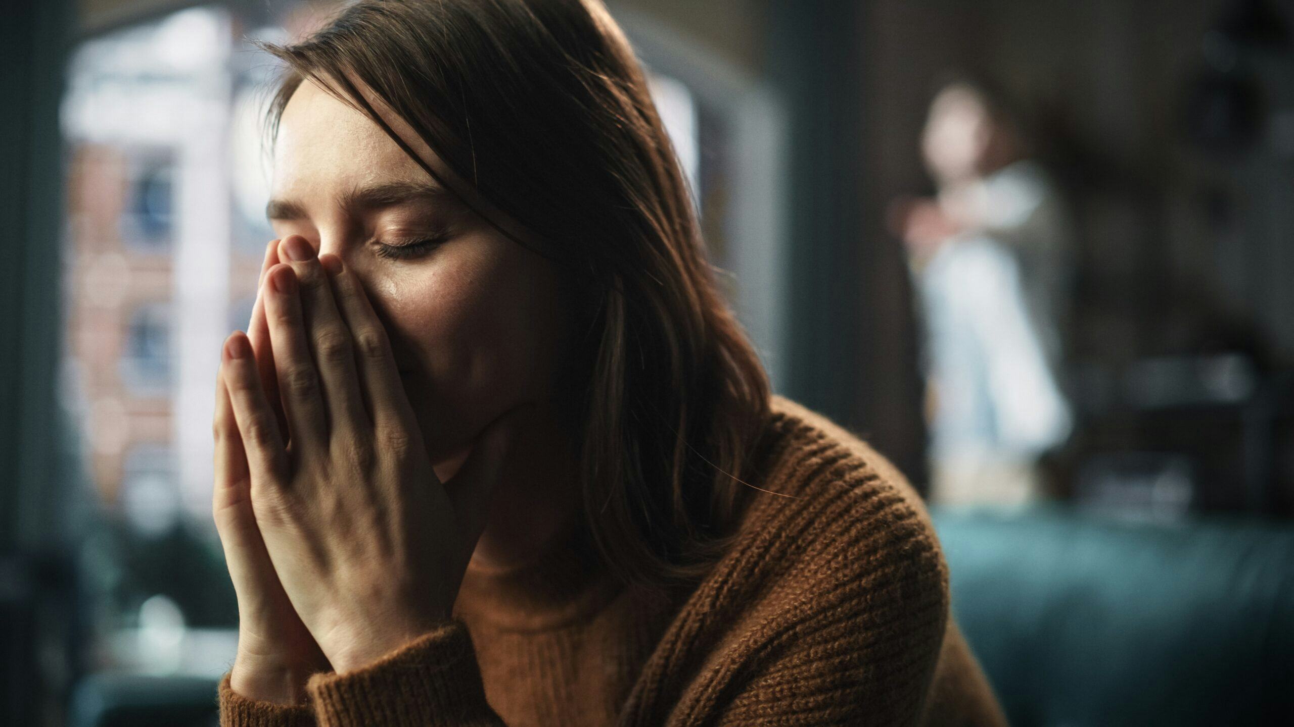 Slachtoffers van huiselijk geweld zijn vaak meester in het verbergen van hun situatie. Foto: Shutterstock