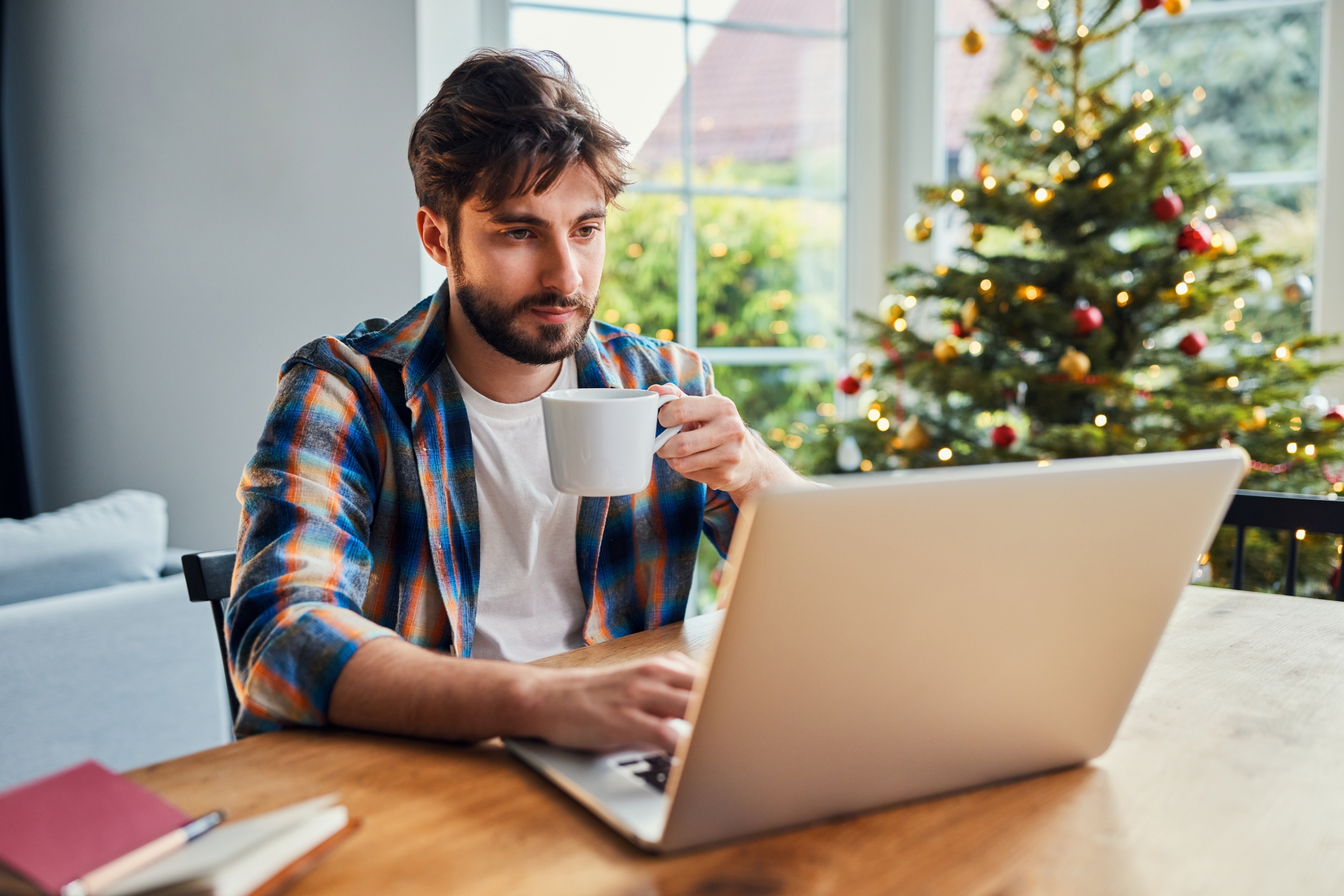 Werkgevers moeten waarborgen dat werknemers een naar rato gelijke financiële compensatie ontvangen. Foto: baranq/Shutterstock