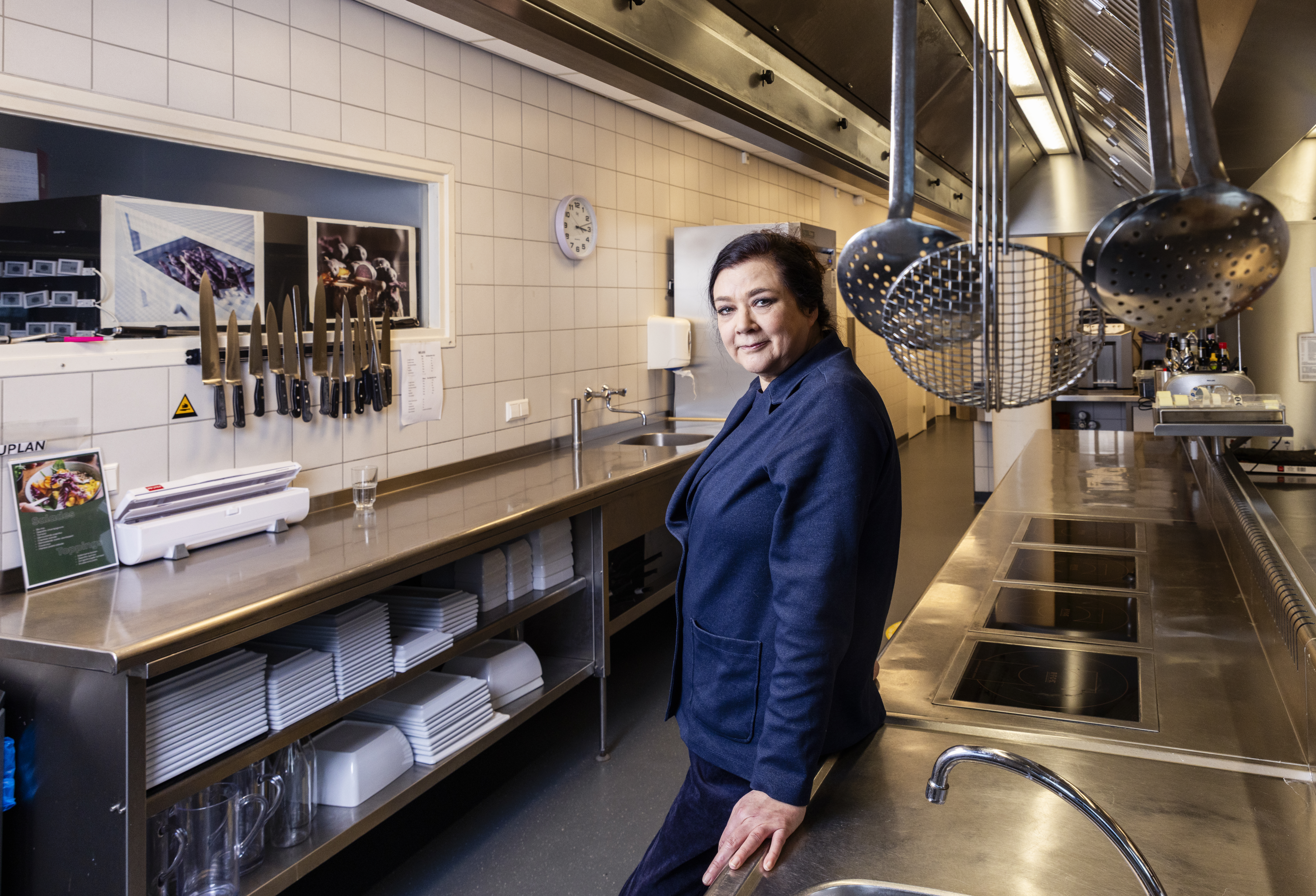 Sam van Soest in één van de keukens van Hutten Albron Impactmakers (Hai). 
Copyright: Guido Benschop