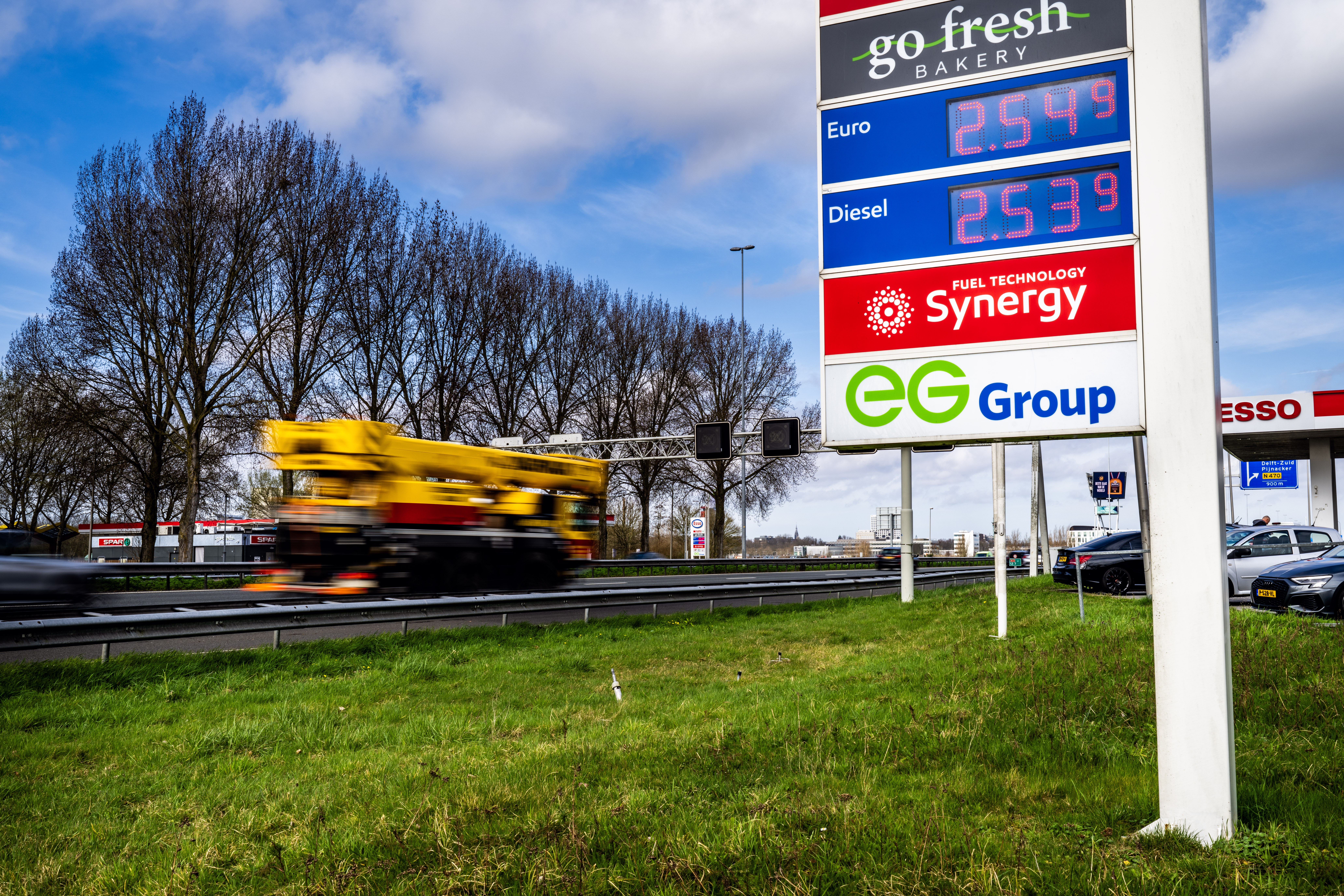 Benzineprijs stijgt tot boven de € 2,50 per liter (credits: FRANK DE ROO / ANP)