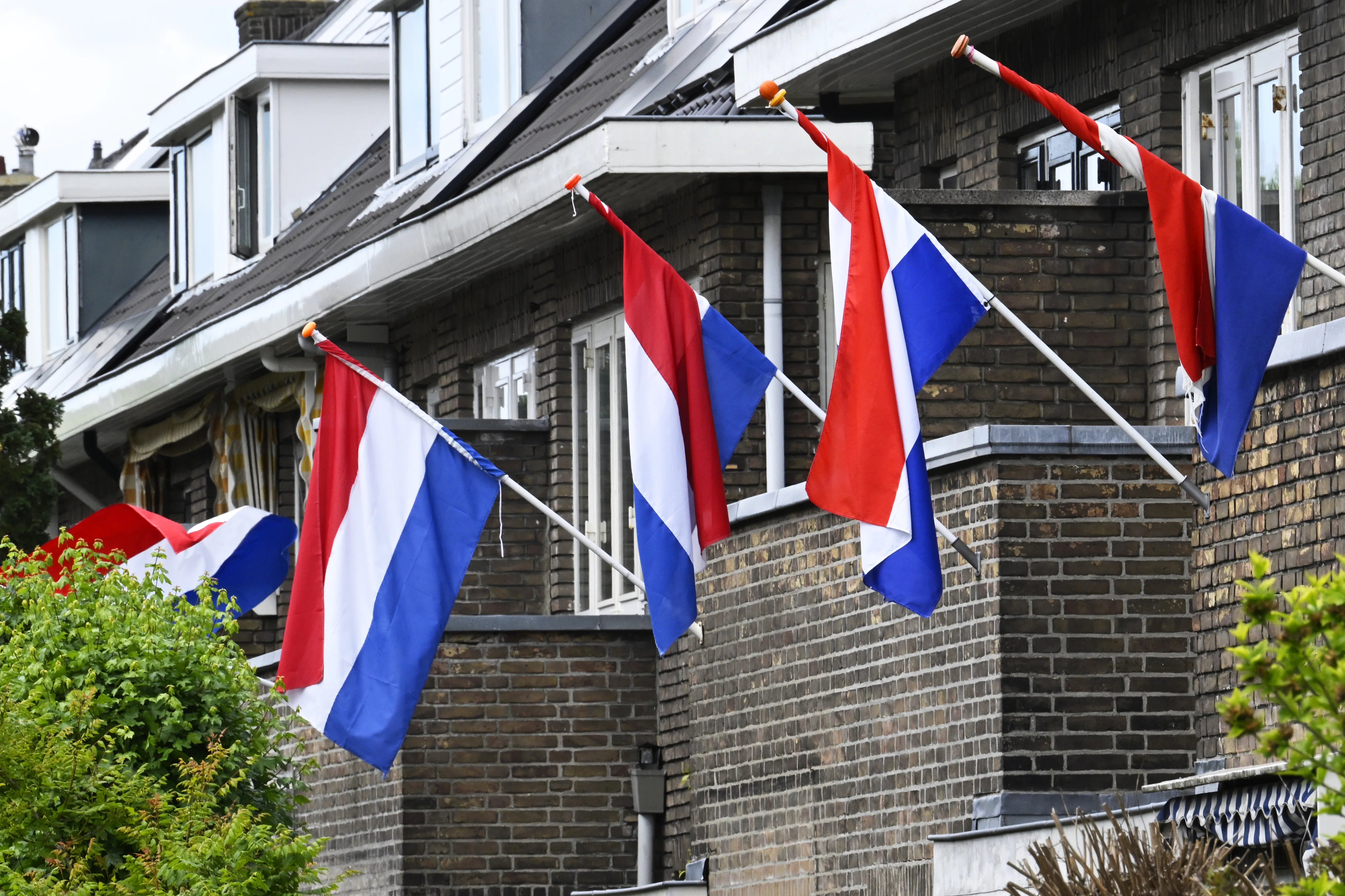 Nederlandse vlaggen aan Rotterdamse gevels tijdens 5 mei. Fotocredits: ANP / Hollandse Hoogte / Peter Hilz