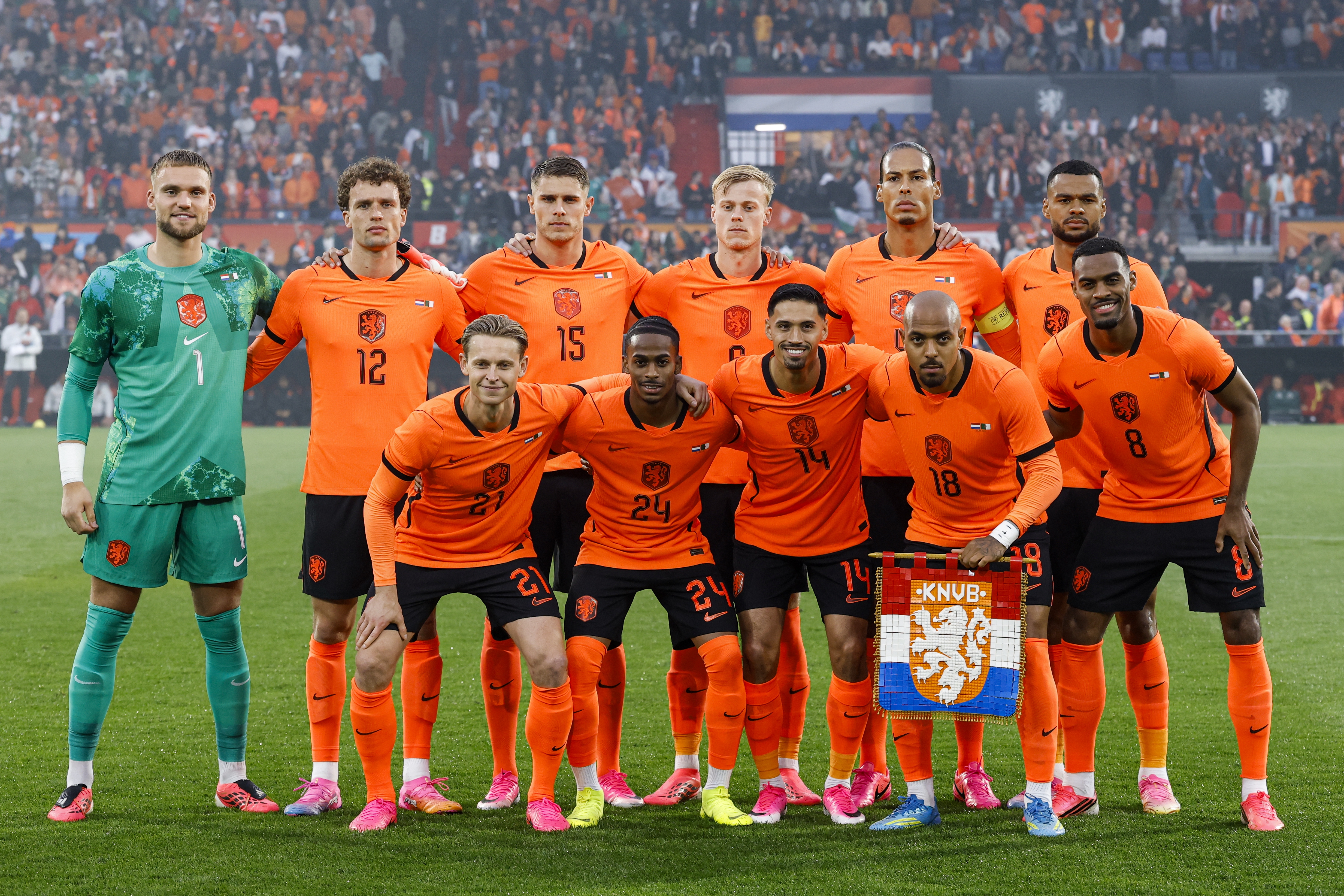 ROTTERDAM - (boven l-r) Nederland goalkeeper Bart Verbruggen, Mats Wieffer of Nederland, Micky van de Ven of Nederland, Jan Paul van Hecke of Nederland, Virgil van Dijk of Nederland, Cody Gakpo of Nederland (onder l-r) Frenkie de Jong of Nederland, Crysencio Summerville of Nederland, Tijjani Reijnders of Nederland, Donyell Malen of Nederland, Ryan Gravenberch of Nederland tijdens de vriendschappelijk Interland wedstrijd tussen Nederland en Algerije in Feyenoord stadion De Kuip op 3 juni 2026 in Rotterdam, Nederland. Het Nederlands elftal bereidt zich voor op het WK voetbal 2026. MAURICE VAN STEEN / ANP